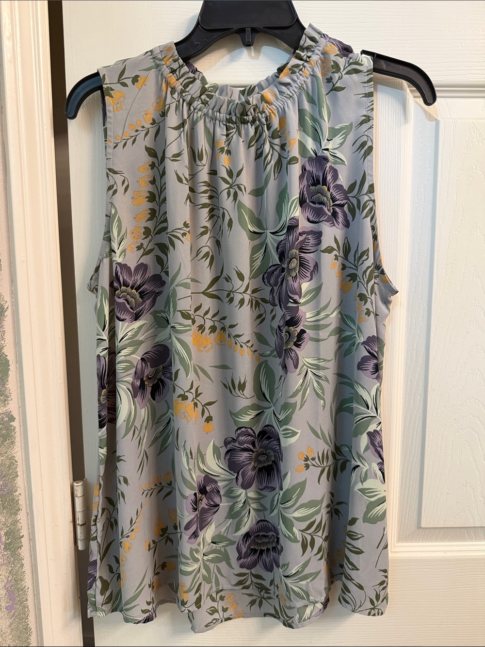 LOFT Gray Floral Ruffle-Neck Sleeveless Top